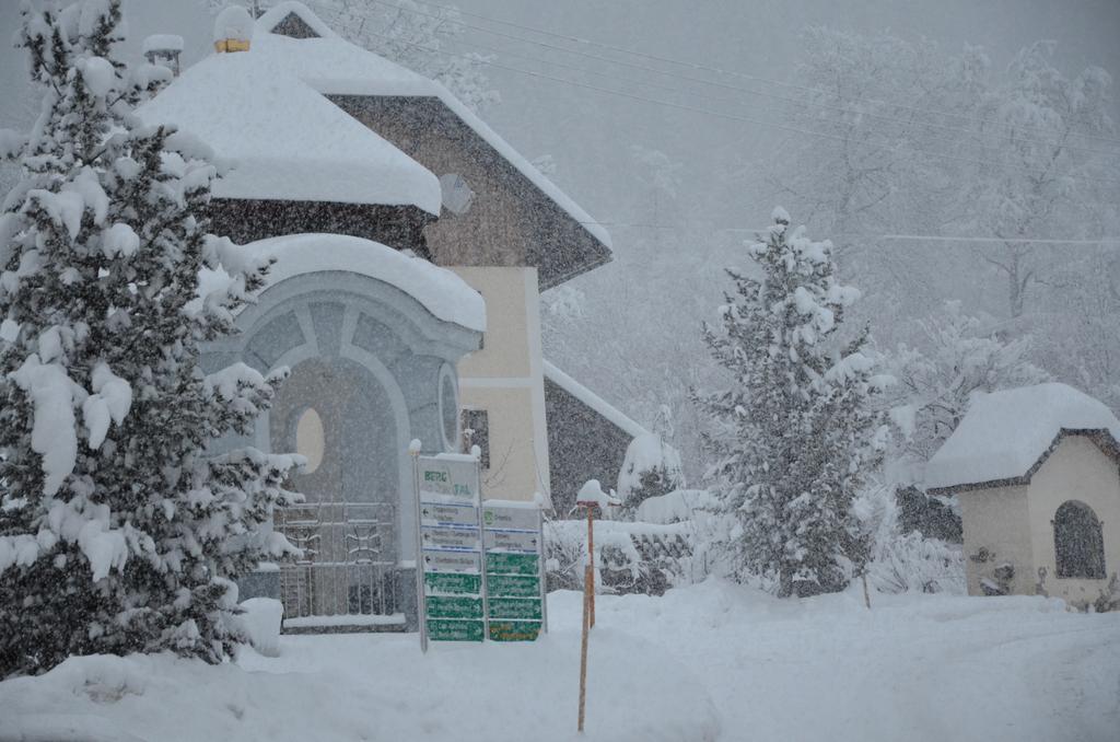 Gasthof Zur Schmiede Berg im Drautal Luaran gambar